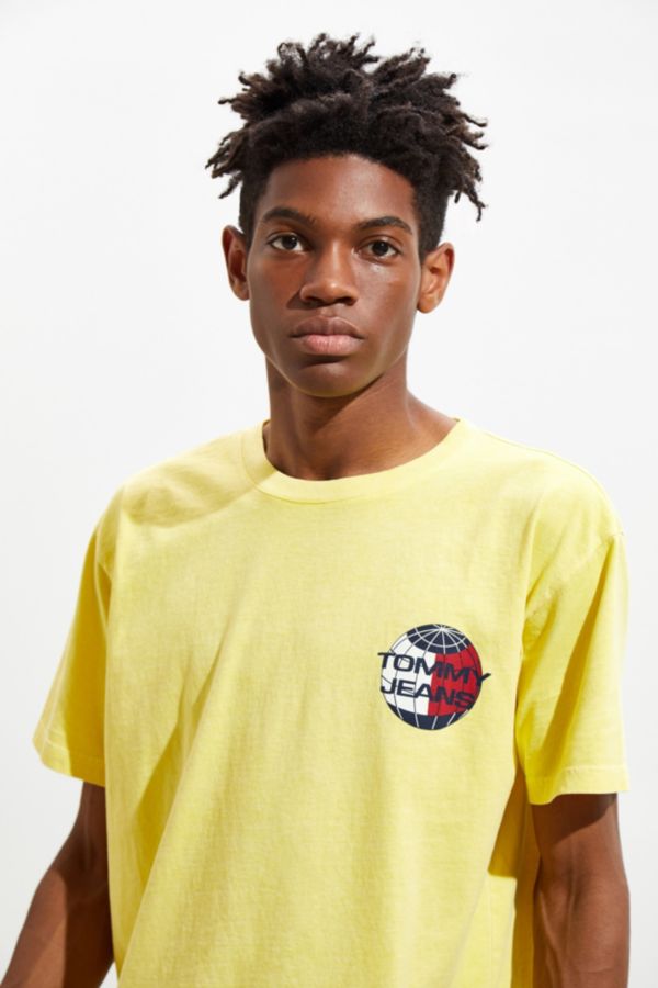 Tommy Jeans Summer Globe Tee | Urban Outfitters