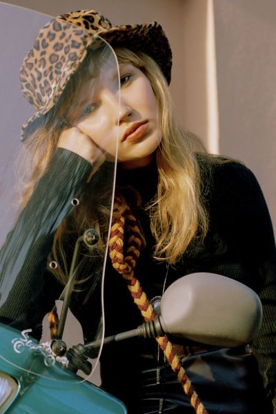 fuzzy bucket hat urban outfitters