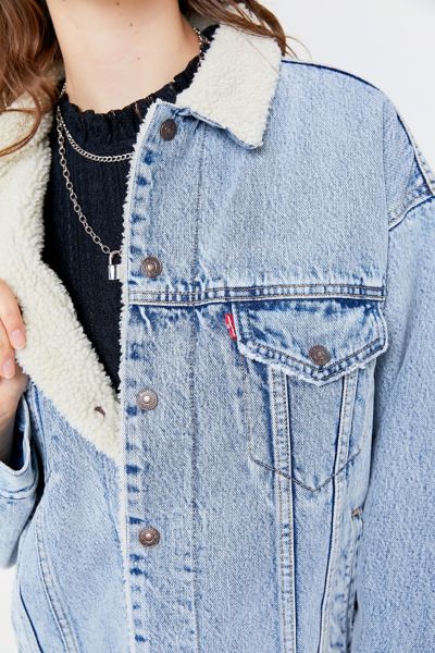 levi's oversized sherpa trucker jacket