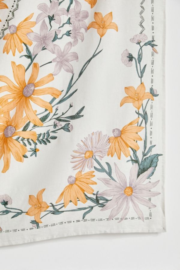Clara Floral Tapestry | Urban Outfitters