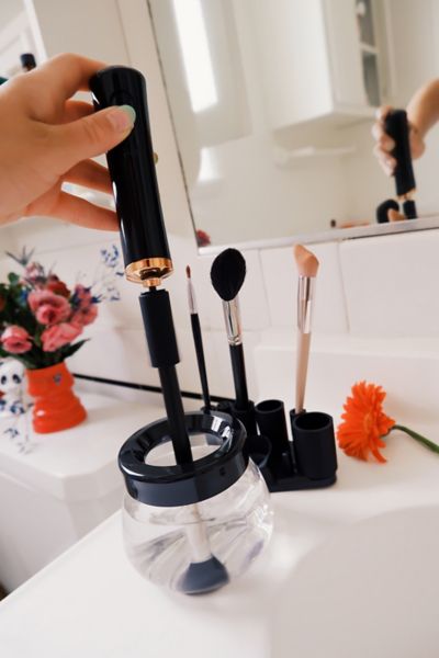 how to keep makeup brushes