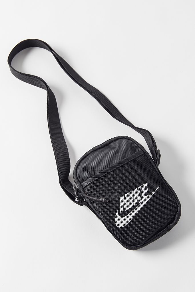 Nike Heritage Small-Item Crossbody Bag | Urban Outfitters