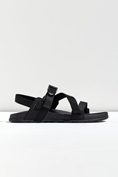chacos urban outfitters