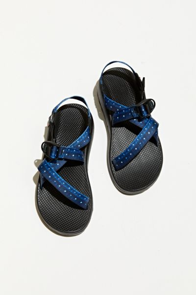 urban outfitters chacos