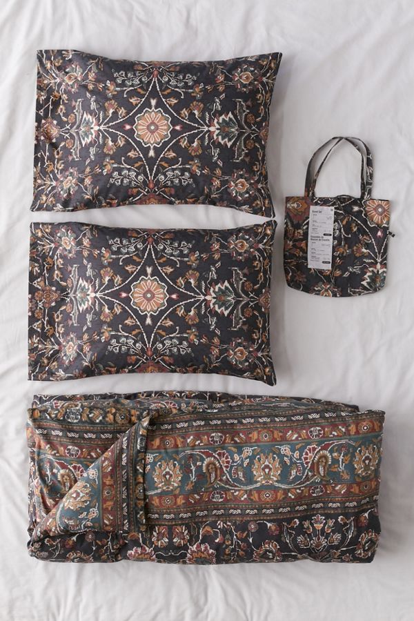 Slide View: 1: Mazakeen Rug Print Duvet Set