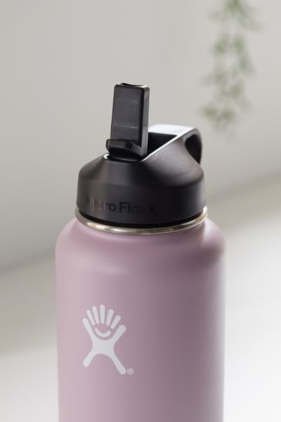white hydroflask with straw lid