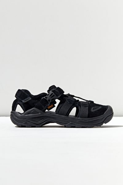 urban outfitters teva