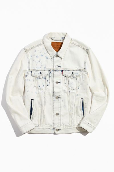 levi's light denim jacket