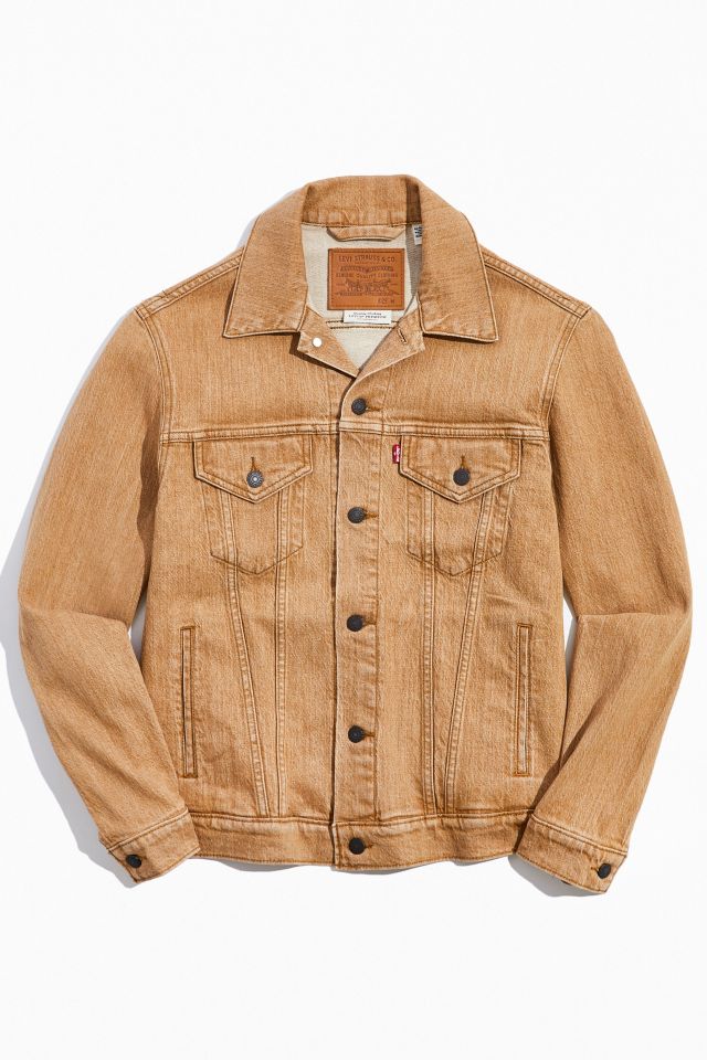 Levi’s Desert Boots Vintage Fit Trucker Jacket | Urban Outfitters