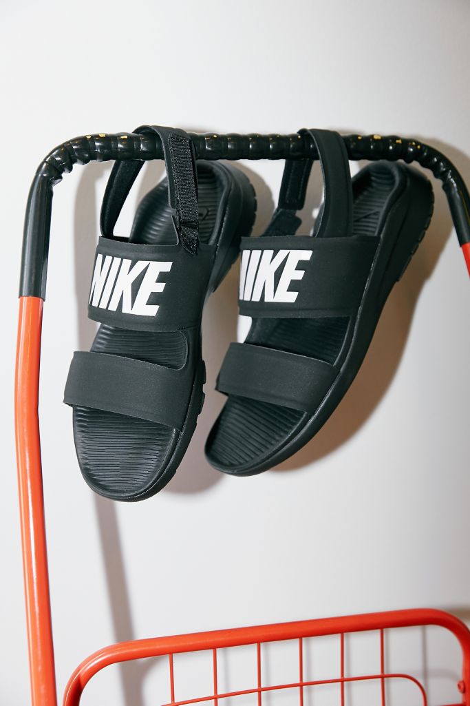 black tanjun nike sandals