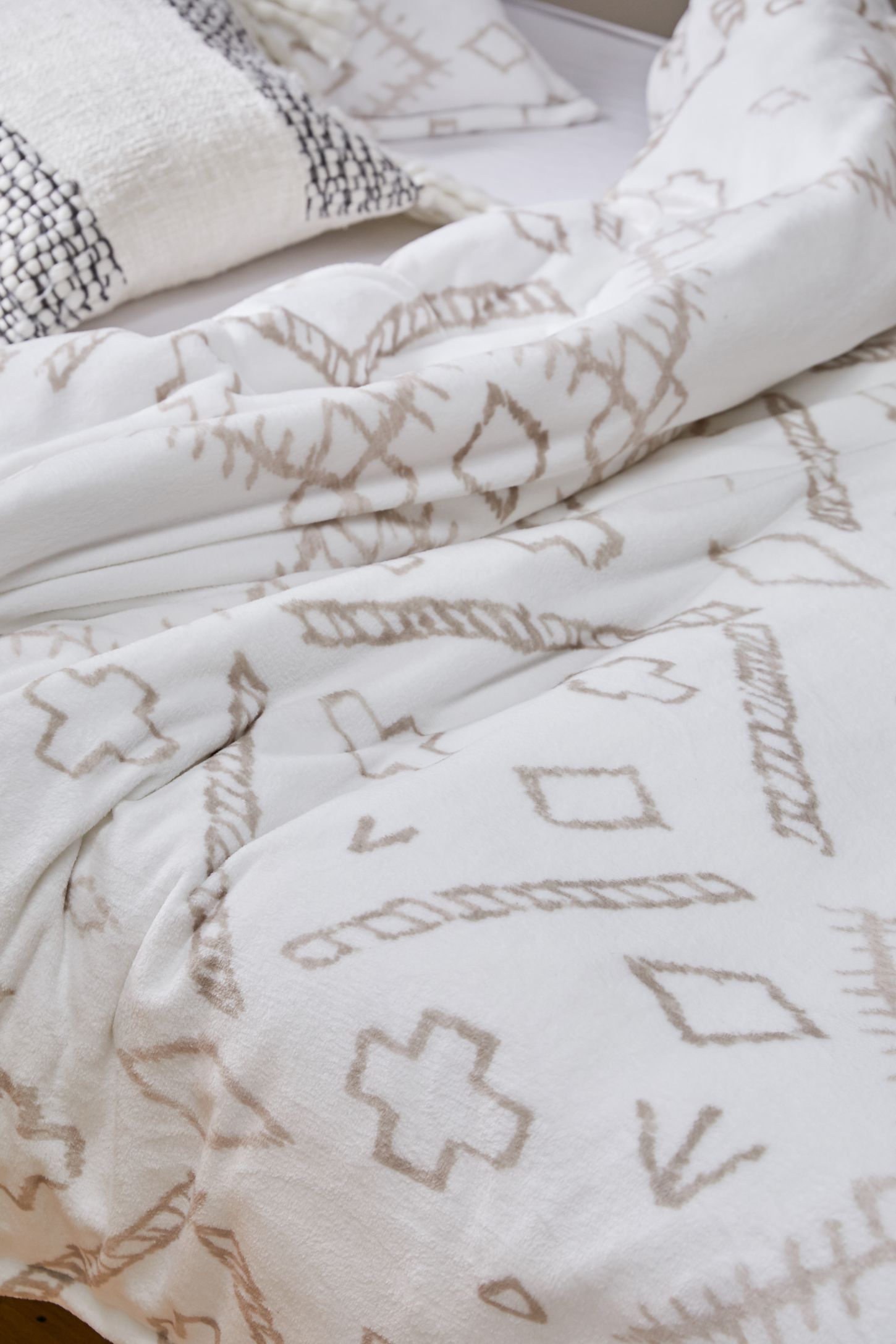 Tori Plush Duvet Cover Urban Outfitters Canada