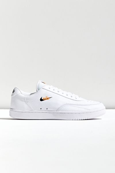 white nike vintage shoes