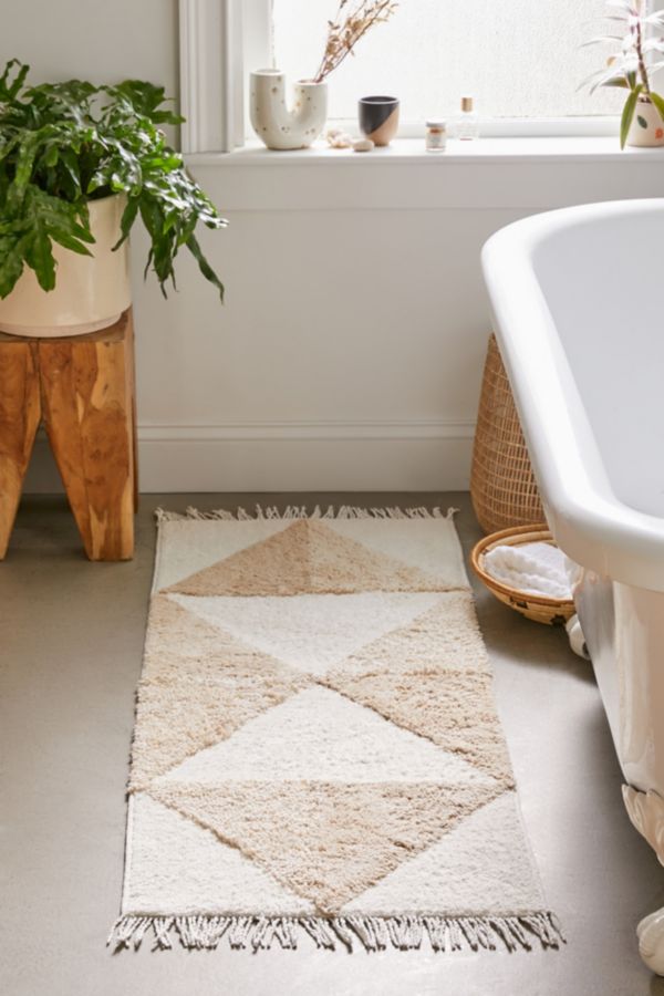 Modern Bath Rugs Add Comfort Personality And Style To Your Personal Space