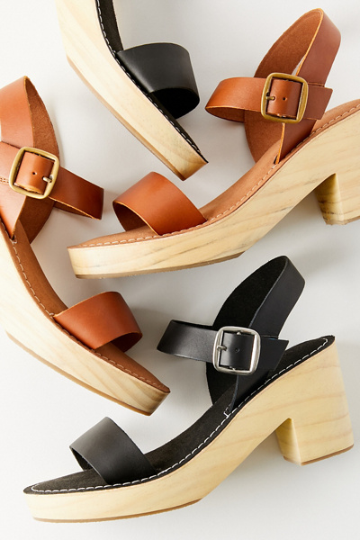 urban outfitters clogs