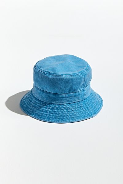 fuzzy bucket hat urban outfitters