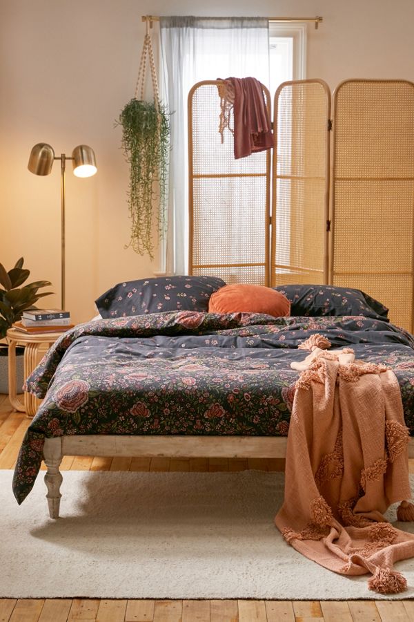 Slide View: 1: Suzana Duvet Set