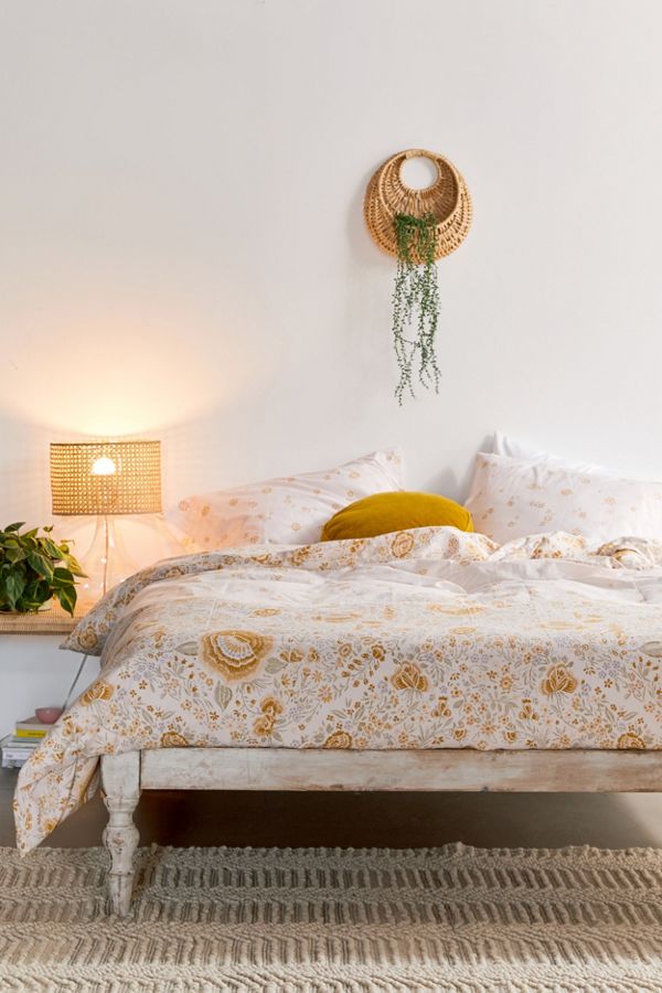 Slide View: 1: Suzana Duvet Set
