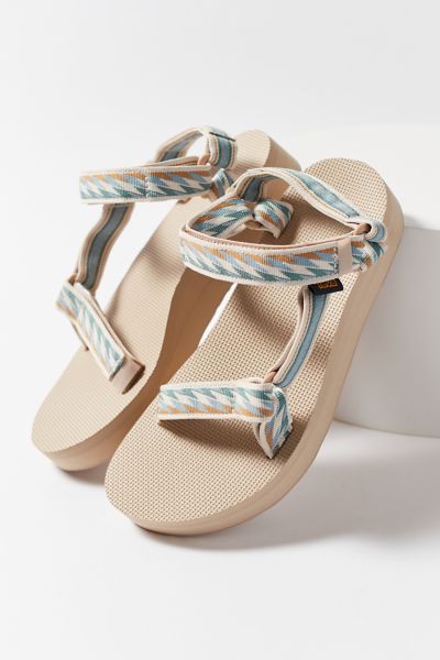 teva uo exclusive midform universal sandal