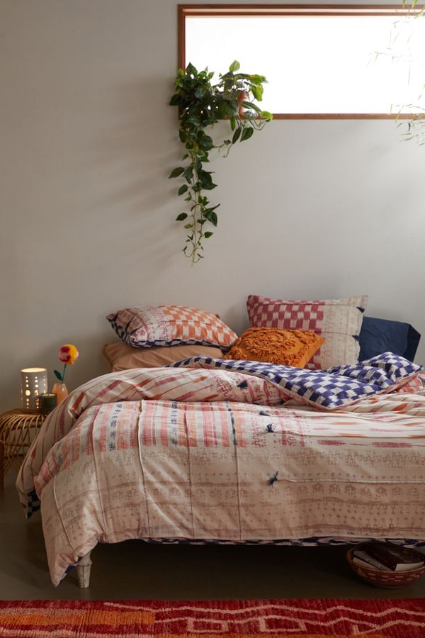 Slide View: 1: Gretta Mixed Print Duvet Cover