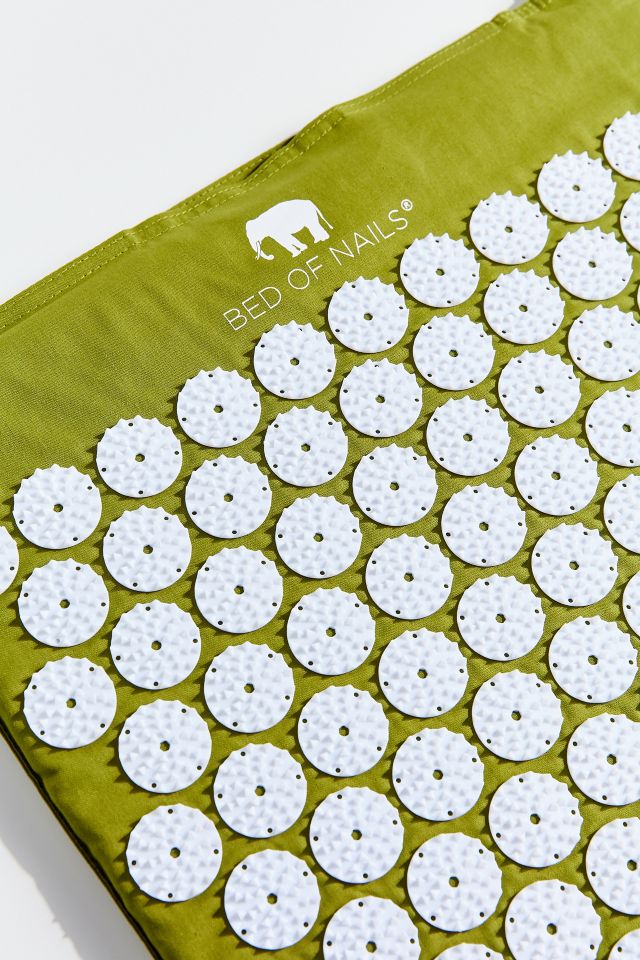 Bed of nails acupressure mat