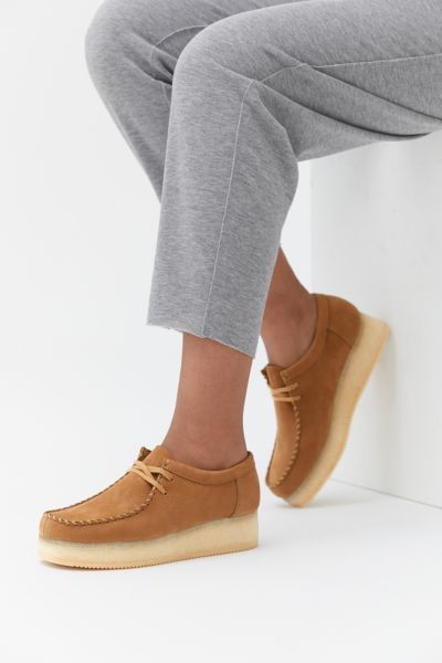 clarks wallabees womens outfit