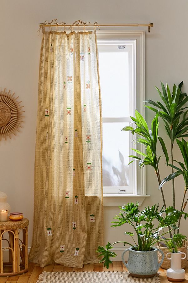Slide View: 1: Tayla Window Panel