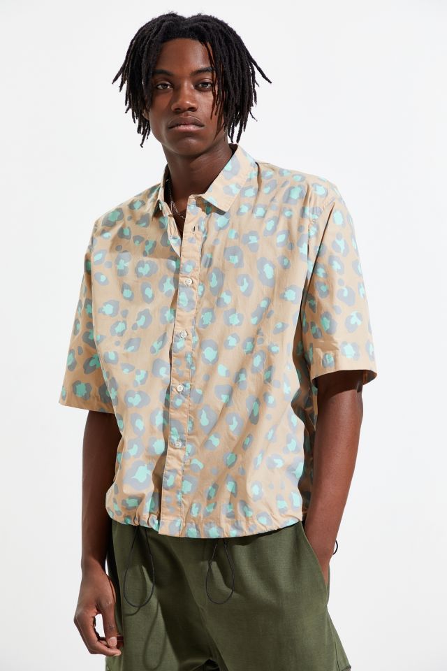 JieDa Leopard Short Sleeve Button-Down Shirt | Urban Outfitters