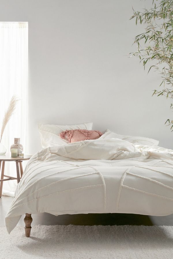 Slide View: 1: Eden Tufted Duvet Cover