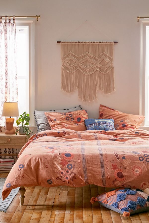 Slide View: 1: Layla Duvet Cover