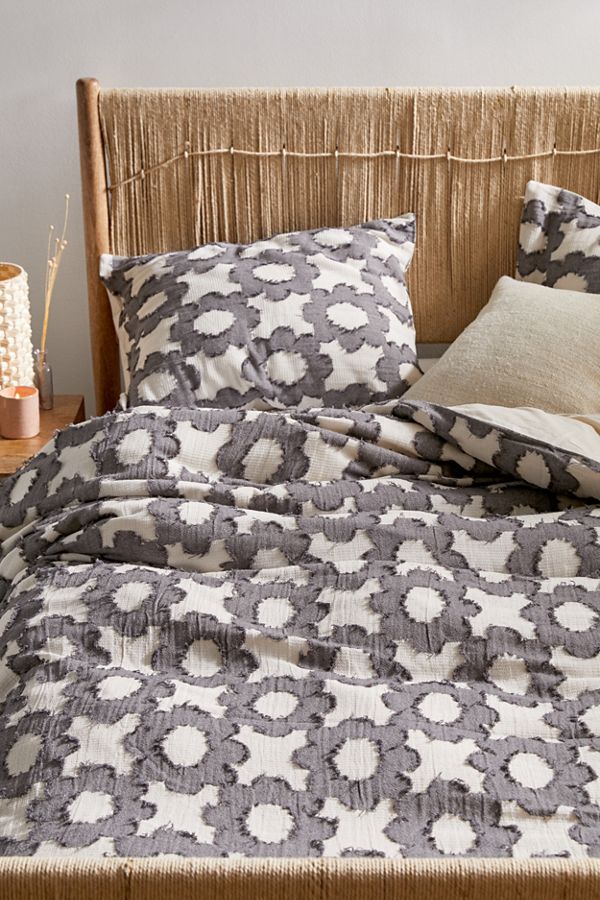Slide View: 1: Clipped Daisy Duvet Cover