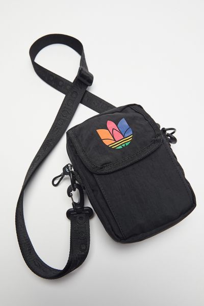 adidas fanny pack urban outfitters