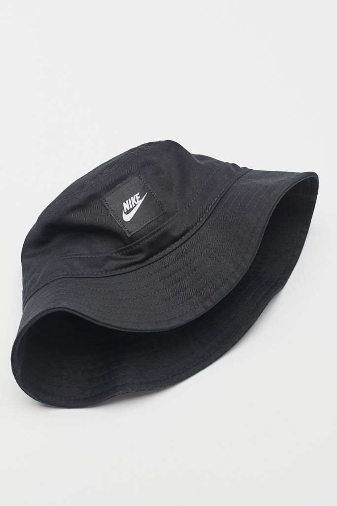 Nike Sportswear Core Bucket Hat | Urban Outfitters