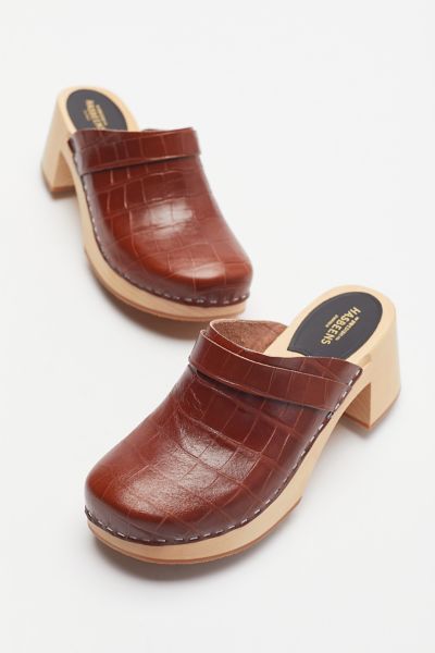 urban outfitters clogs