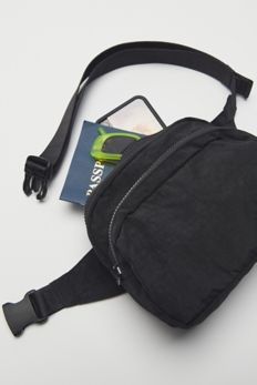 Slide View: 2: BAGGU Fanny Pack