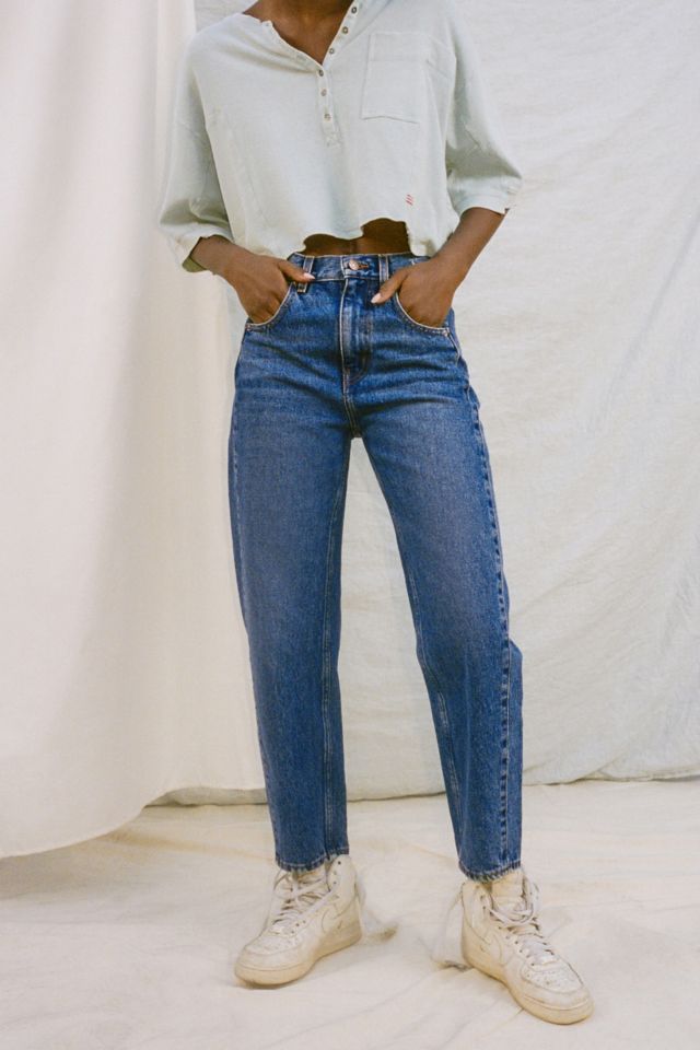 BDG High-Waisted Carrot Jean – Medium Wash | Urban Outfitters