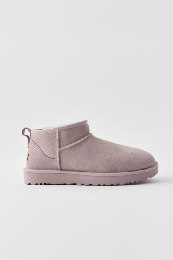 Slide View: 1: Bottine UGG Classic Ultra Mini