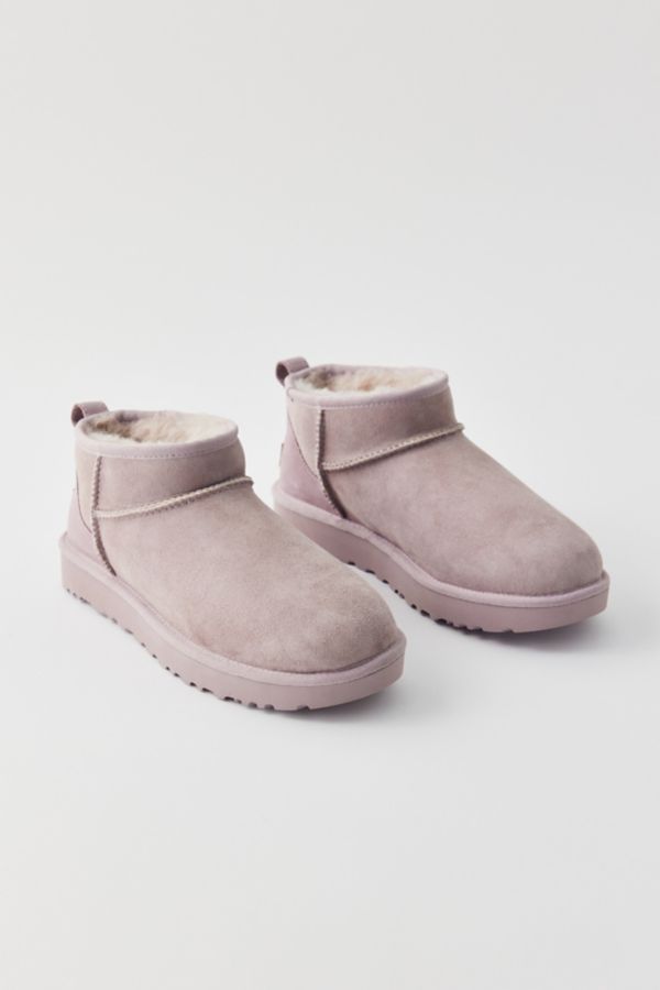 Slide View: 2: Bottine UGG Classic Ultra Mini