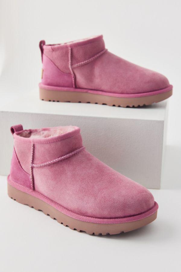 Slide View: 1: Bottine UGG Classic Ultra Mini