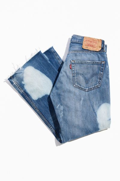 levi's busted knee jeans