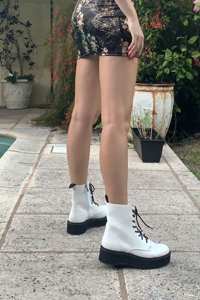 urban outfitters white boots