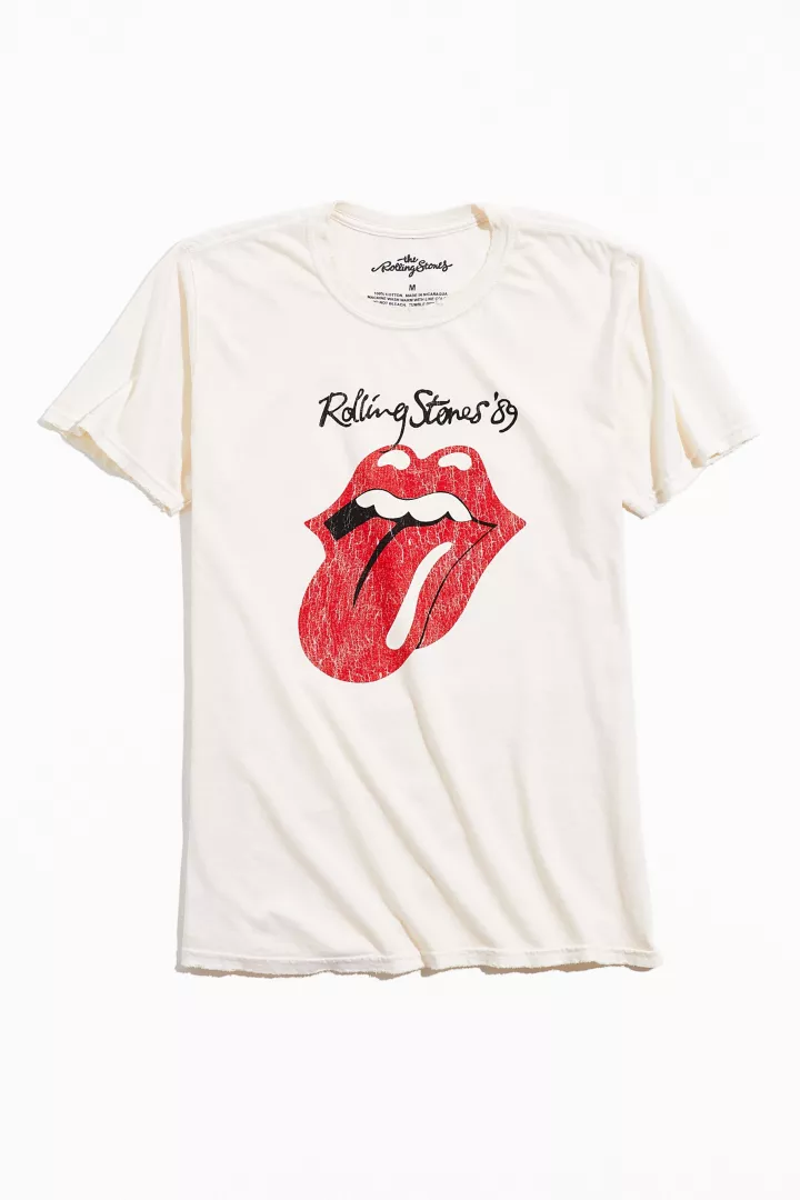 A basic tee is never a bad idea for lazy days. “Easy to wear and mix-match, impressive design, and affordable price” is all about this tee. For music lovers, the “Rolling Stones” T-shirt will definitely touch their hearts.