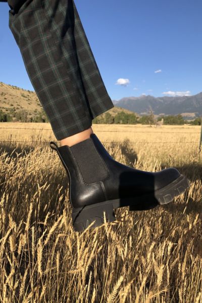 UO Mira Chunky Chelsea Boot | Urban 