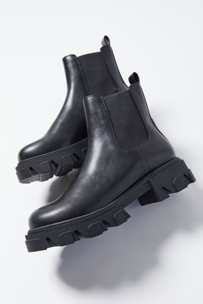 urban outfitters black boots