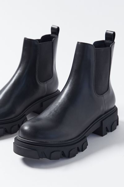 urban outfitters chunky boots