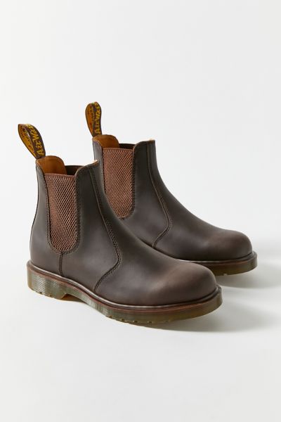 Dr. Martens 2976 Crazy Horse Leather Chelsea Boot | Urban Outfitters