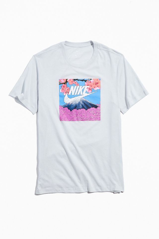 Nike Sportswear Manga Photo Tee | Urban Outfitters