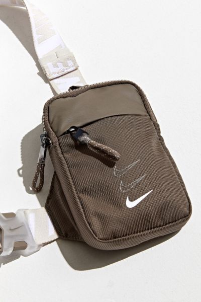 nike fanny pack urban outfitters