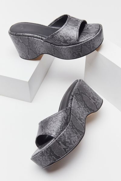 urban outfitters platform sandals