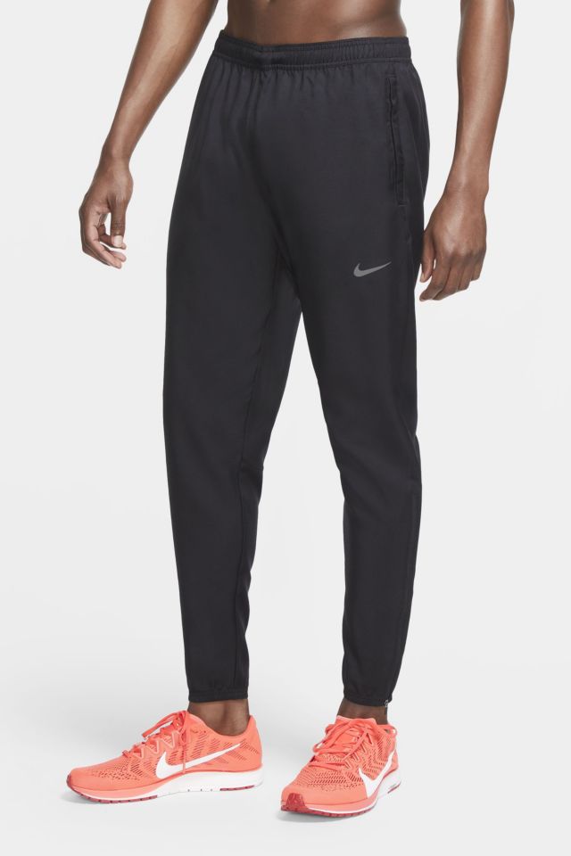nike essential woven running