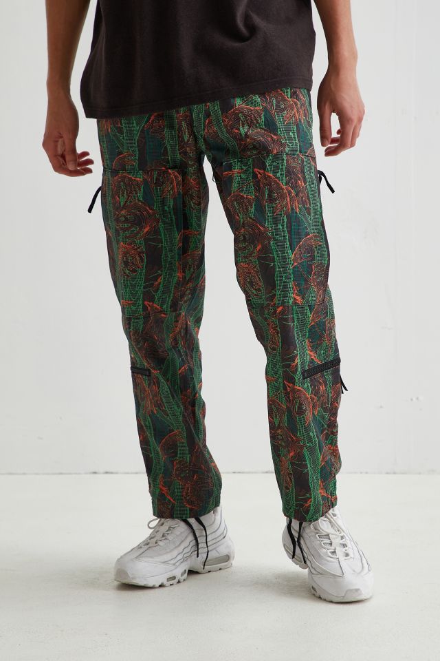 urban outfitters camo cargo pants